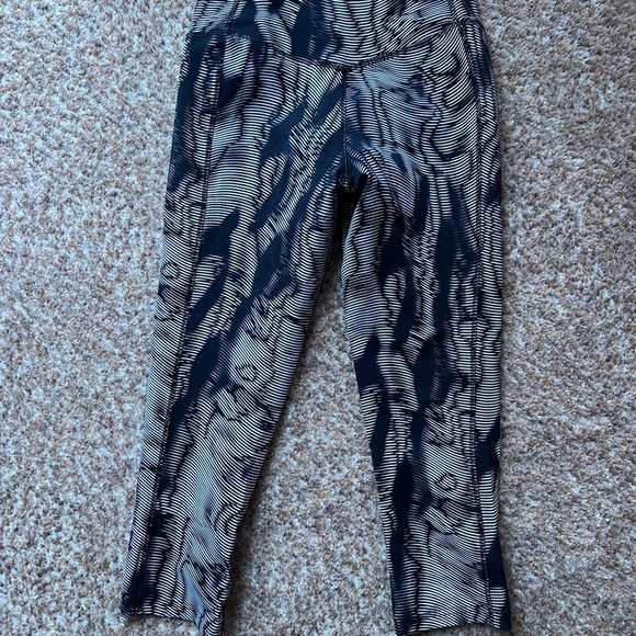 Nike Dri Fit Cropped Running Leggings Black White print size xs - Picture 4 of 4